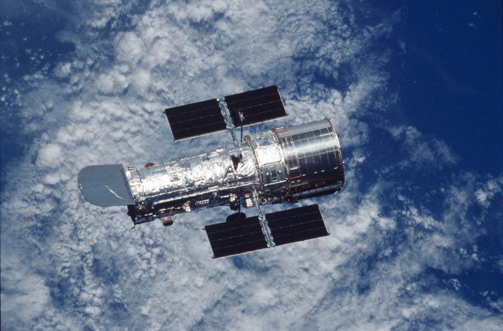  Das Hubble-Teleskop mit Blick auf die Erde. © n-tv 